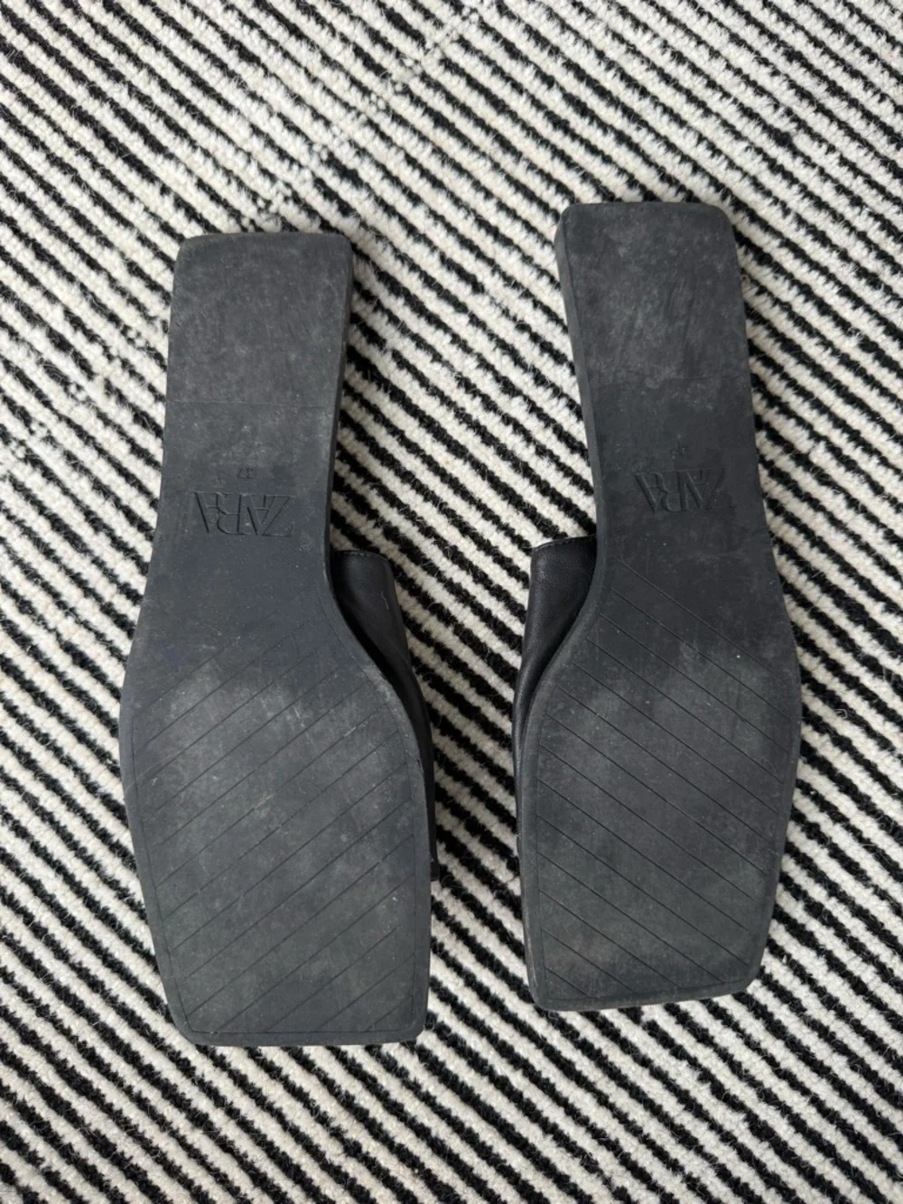 Zara Black Genuine Leather Square-Toe Slide Sandals - Picture 2 of 2